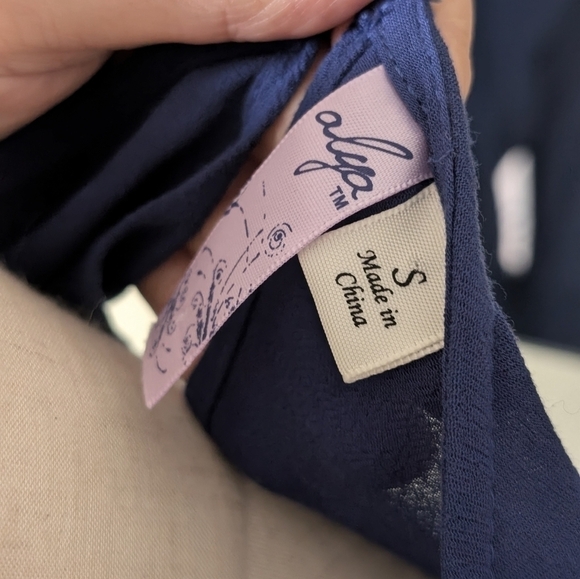 Alya Women's Size Small Blue Embroidered Florals Bell Hem Pullover Blouse - Picture 4 of 10